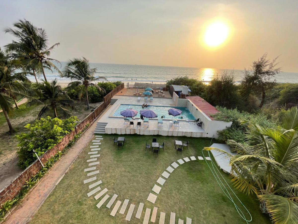 Kay'S By The Sea Hotel Ajgaon Екстериор снимка